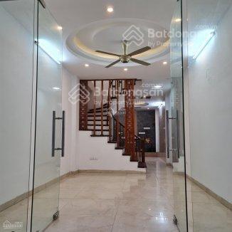 Chính chủ bán nhà riêng tại phố dương khuê, cầu giấy, dt 45m, mt 5m, đường oto tránh. giá 15tỷ