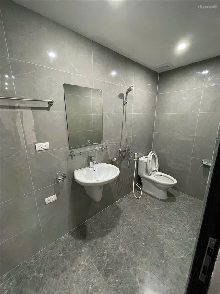 Chính chủ bán nhà riêng tại phố dương khuê, cầu giấy, dt 45m, mt 5m, đường oto tránh. giá 15tỷ