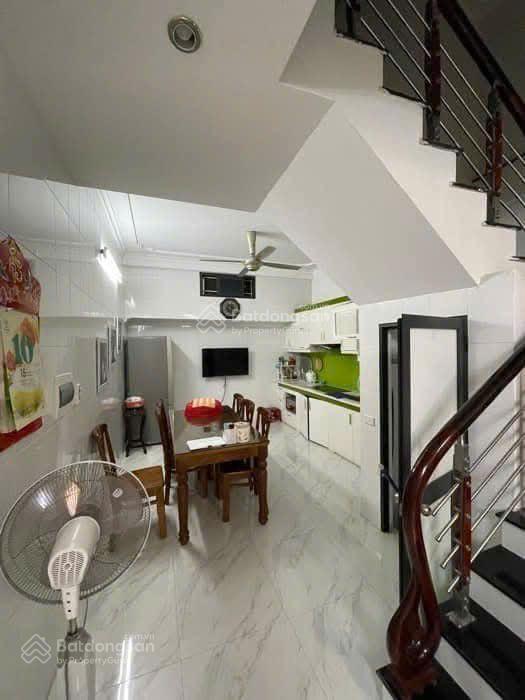 Rẻ nhất ngọc trục, 40m2, 4 tầng, giá 6.5 tỷ, nhà dân xây, full nội thất, ô tô đỗ gần, an sinh đỉnh