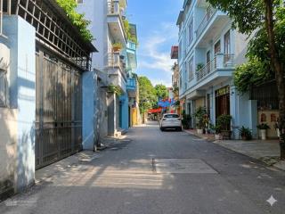 Bán nhà cầu cốc, 53m², 5 tầng, thang máy, gần vinsmartcity, nhà mới ở ngay, ôtô đỗ cổng, giá 8.5 tỷ