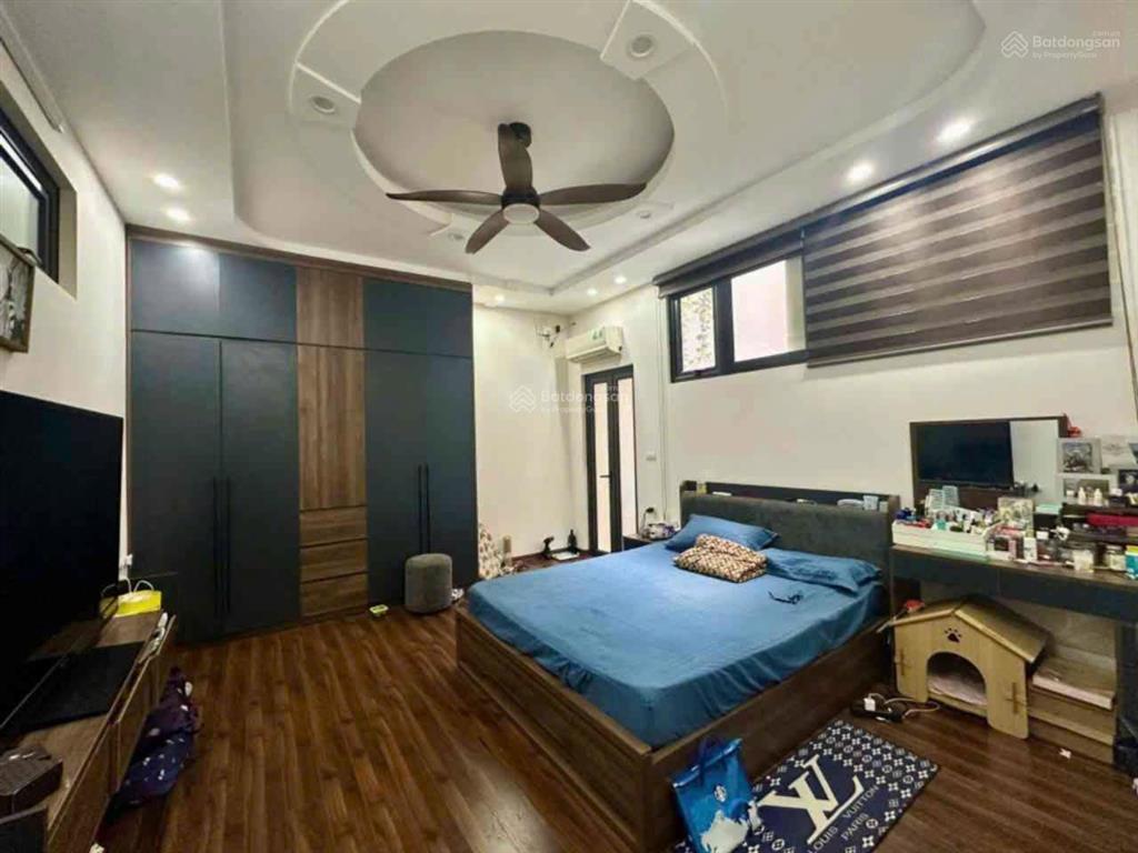 Bán nhà đại linh  trung văn, 43m2, 5t, giá 7.65 tỷ, nhà dân xây, ngõ nông, gần ô tô, full nội thất