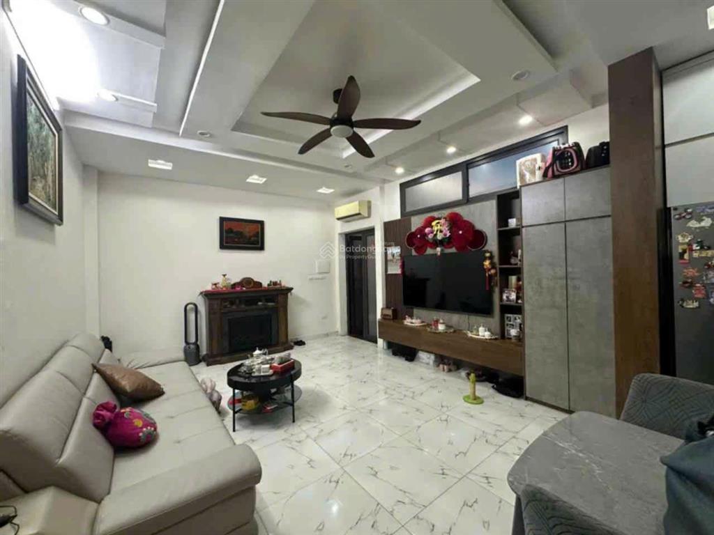 Bán nhà đại linh  trung văn, 43m2, 5t, giá 7.65 tỷ, nhà dân xây, ngõ nông, gần ô tô, full nội thất