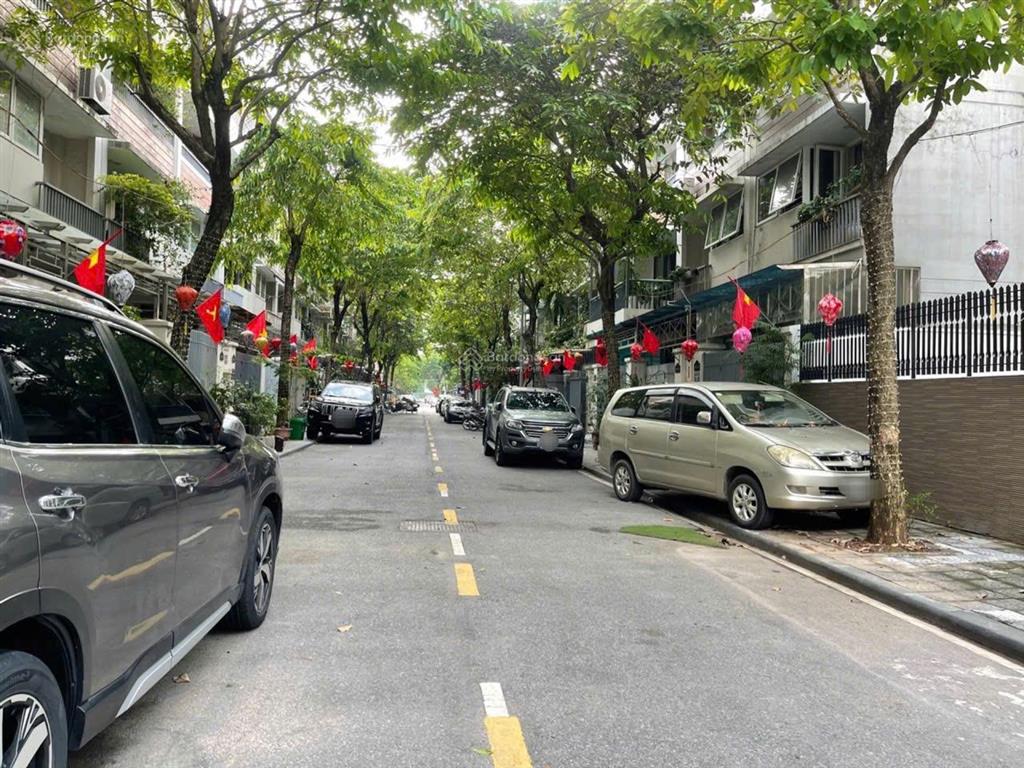 Bán biệt thự liền kề kđt an hưng, 82m2, 5 tầng, trục chính, cách hồ điều hòa 30m, giá 20 tỷ