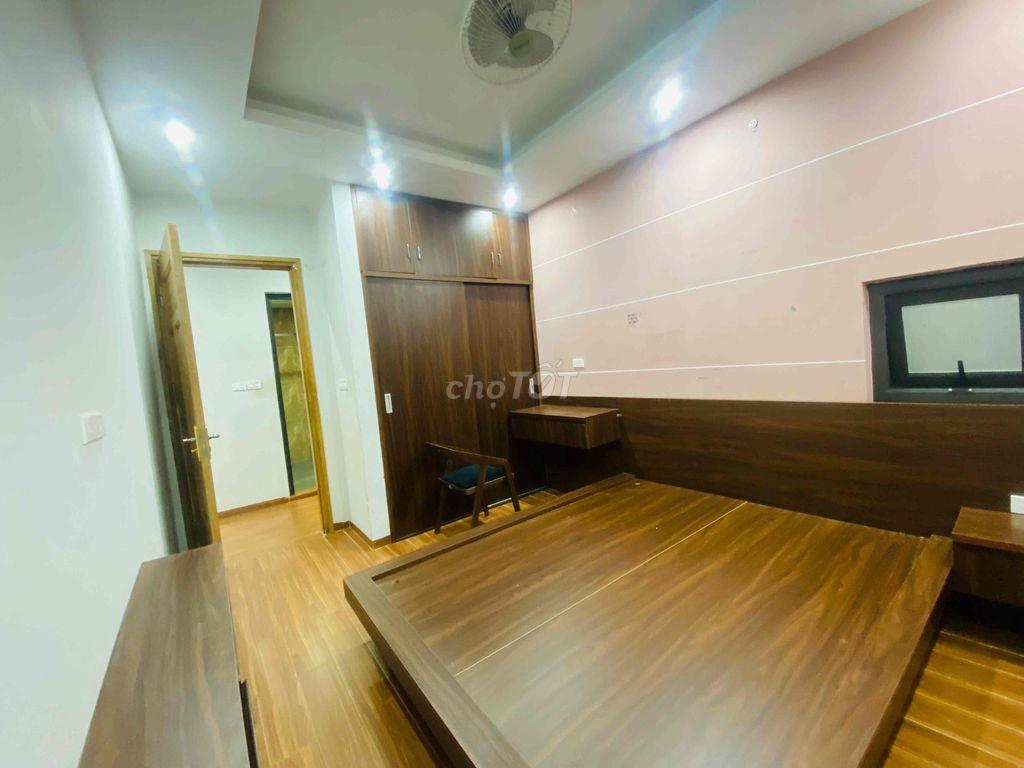 Cho thuê căn hộ 3 ngủ- 2 vs, diện tích 90m2, full đồ.  Tại: Hàm Nghi