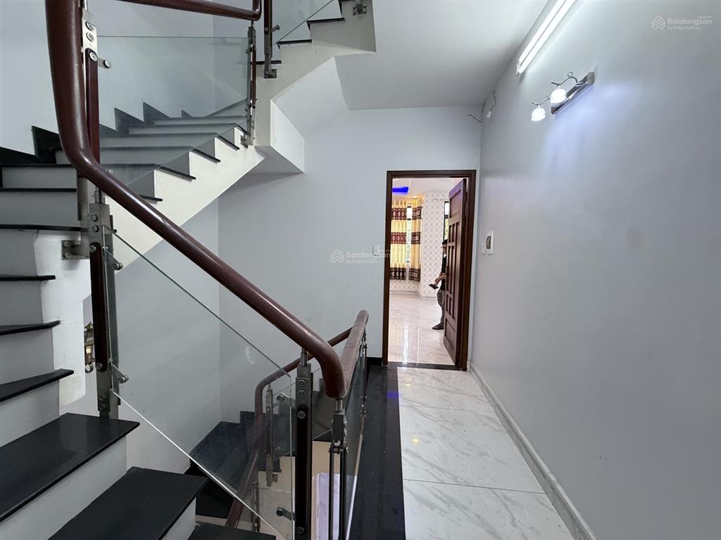 Nhà đẹp kdc dương hồng  đường xe hơi  tiện ích đầy đủ  9,5 tỷ.  khánh 0909 668 ***