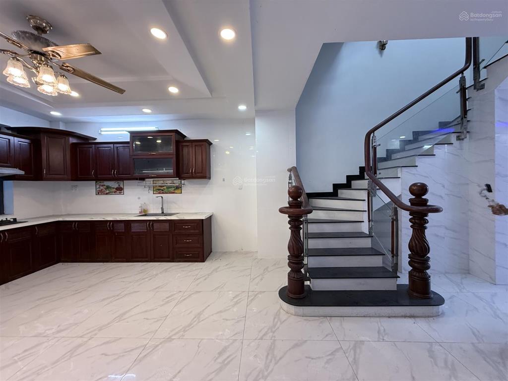 Nhà đẹp kdc dương hồng  đường xe hơi  tiện ích đầy đủ  9,5 tỷ.  khánh 0909 668 ***
