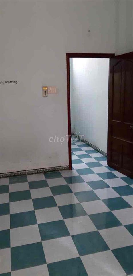 NHÀ CHO THUÊ  Hẻm lạc long quân (p5 cũ) phường hòa bình gần chơ hoa đầ