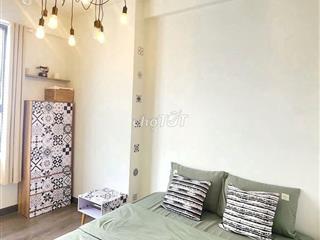 2PN Q7 BOULEVARD CHO THUÊ GIÁ HẠT DẺ , SẴN BẾP, MÁY LẠNH, RÈM , Ở LIỀN
