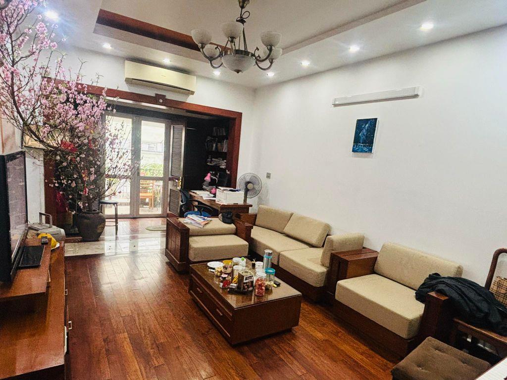 Bán Nhà Mặt Phố Giang Văn Minh Ba Đình 47m2-5T LÔ GÓC 5m Vỉa Hè 37 Tỷ Giang Văn Minh. 