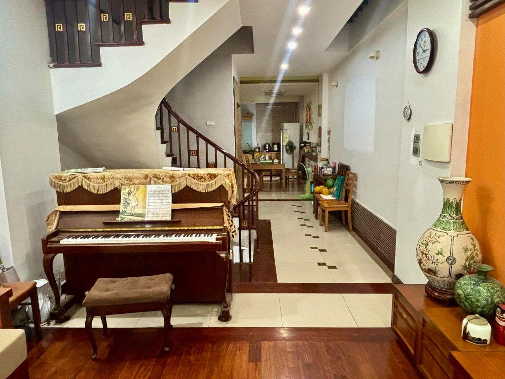 Bán Nhà Mặt Phố Giang Văn Minh Ba Đình 47m2-5T LÔ GÓC 5m Vỉa Hè 37 Tỷ Giang Văn Minh. 