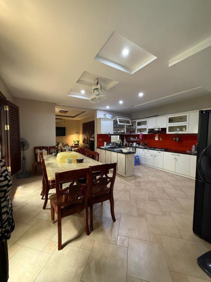 Bán Nhà Trích Sài Tây Hồ 272m2-4T MT 15m VIEW Hồ 65 Tỷ Trích Sài. 