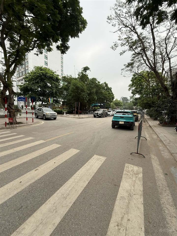 Bán nhà mặt phố vạn phúc ba đình 100m28t vỉa hè đá bóng 52 tỷ vạn phúc.