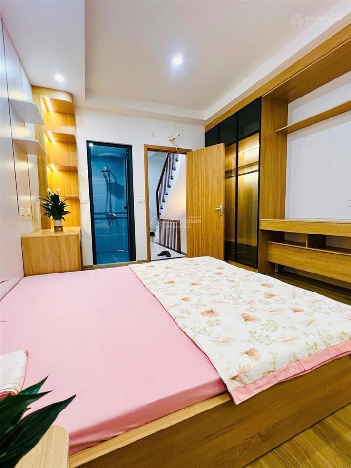 Bán nhà mặt phố vạn phúc ba đình 100m28t vỉa hè đá bóng 52 tỷ vạn phúc.