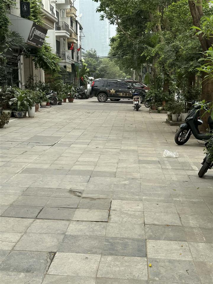 Bán nhà mặt phố vạn phúc ba đình 100m28t vỉa hè đá bóng 52 tỷ vạn phúc.