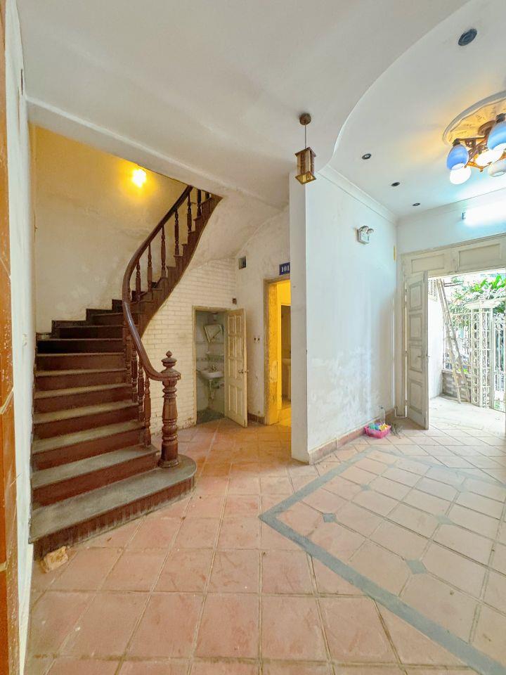 Bán nhà P/Lô 2 Ô Tô Tránh Hồ Ba Mẫu Đống Đa 103m2-5T MT15m Lô Góc 36,6 Tỷ Hồ Ba Mẫu. 