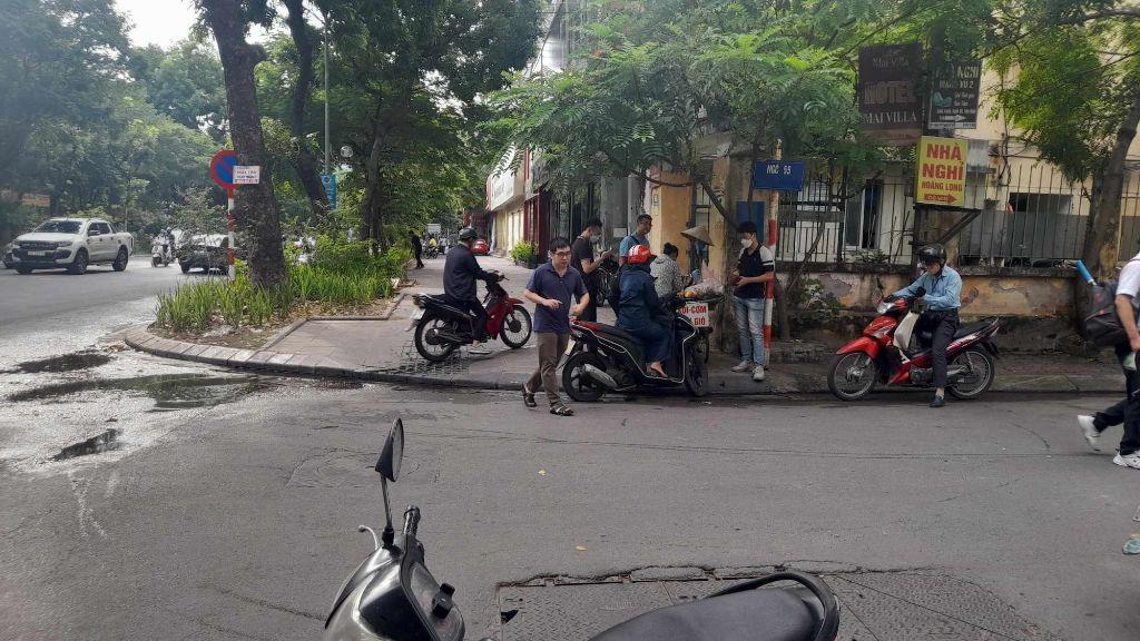 Bán nhà P/Lô Ô Tô Tránh Huỳnh Thúc Kháng Đống Đa 65m2-6T MT5,5m Vỉa Hè 42 Tỷ. 