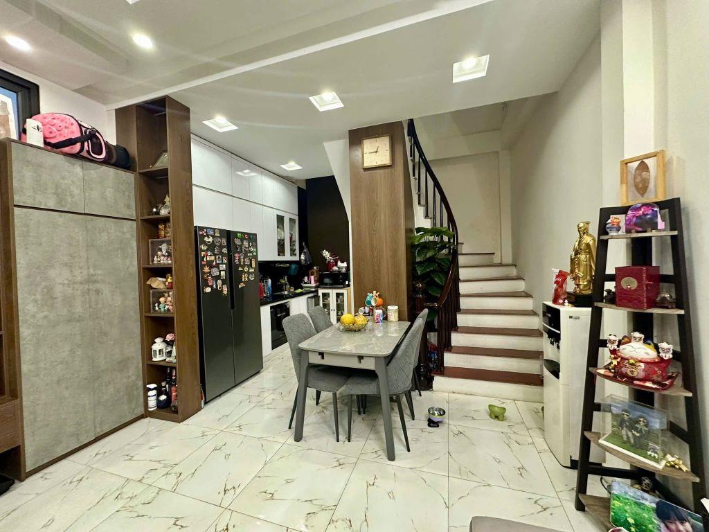 Bán Nhà Phố Hoàng Hoa Thám Tây Hồ 46m2-5T MT4,6m 2 Thoáng 12,8 Tỷ Hoàng Hoa Thám. 
