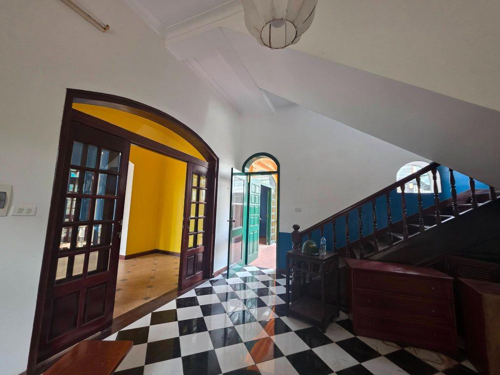 Bán Nhà Biệt Thự Tây Hồ 235m2-3T MT16m Sân Vườn 2 Thoáng 100 Tỷ Tây Hồ.  