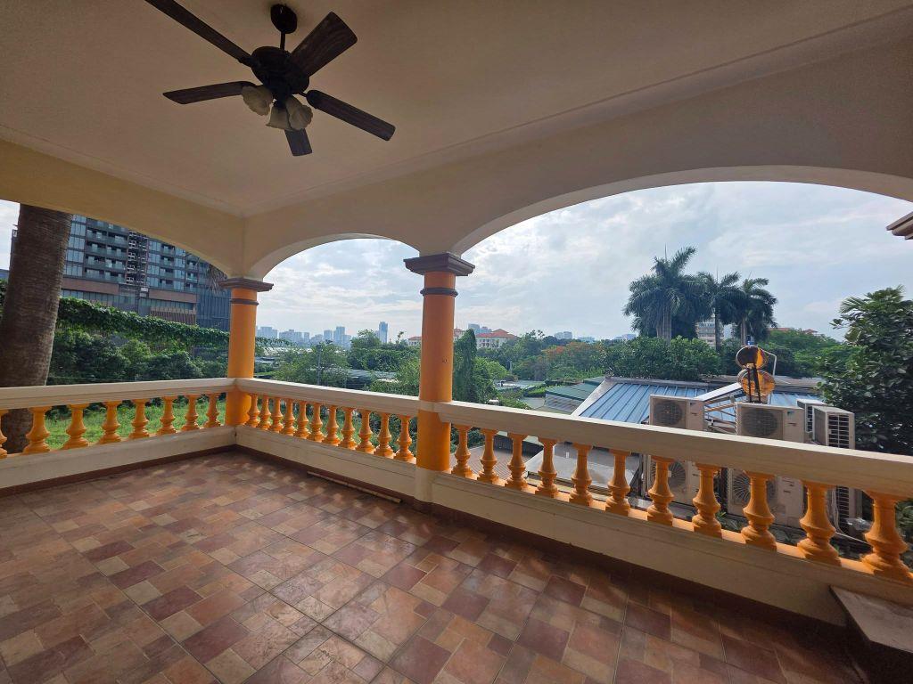 Bán Nhà Biệt Thự Tây Hồ 235m2-3T MT16m Sân Vườn 2 Thoáng 100 Tỷ Tây Hồ.  