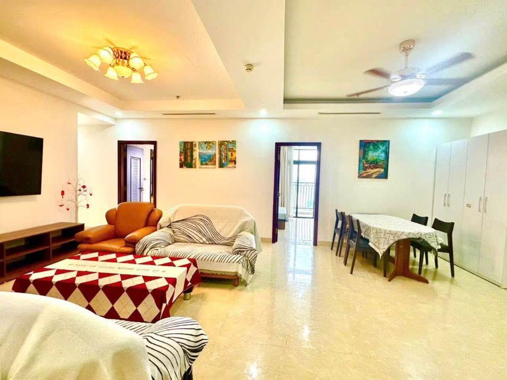 Bán Căn Hộ 2 Ngủ Tòa Royal City 72A Nguyễn Trãi 113m2 Hướng Đông Nam VIEW Bể Bơi 15 Tỷ.