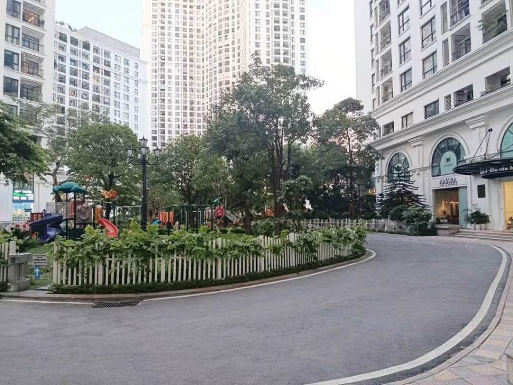 Bán Căn Hộ 2 Ngủ Tòa Royal City 72A Nguyễn Trãi 113m2 Hướng Đông Nam VIEW Bể Bơi 15 Tỷ.