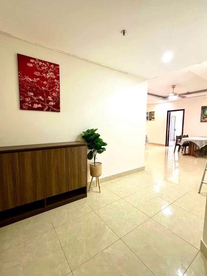 Bán Căn Hộ 2 Ngủ Tòa Royal City 72A Nguyễn Trãi 113m2 Hướng Đông Nam VIEW Bể Bơi 15 Tỷ.