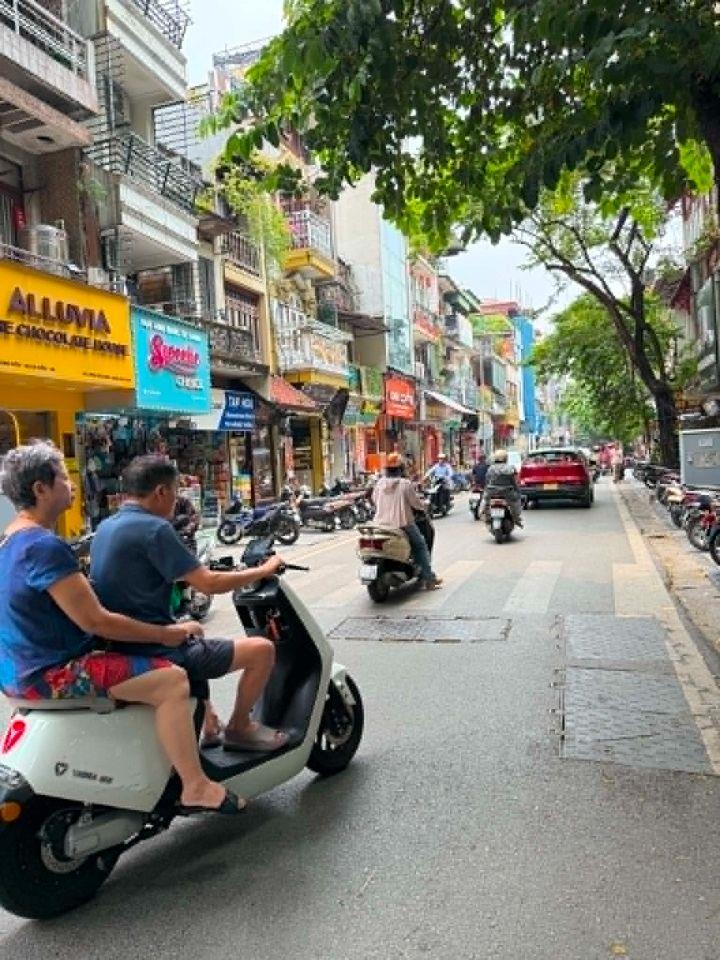 Bán nhà Mặt Phố Hàng Nón Hoàn Kiếm 100m2-5T 1 Sổ 1 Chủ Sẵn Dòng Tiền 76 Tỷ Hàng Nón. 
