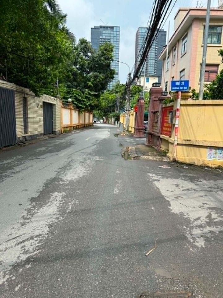 Bán Nhà Phố Tây Hồ Ô Tô Tránh 135m2-6T-MT11m Lô Góc 3 Thoáng Sẵn Dòng Tiền 83 Tỷ Tây Hồ. 