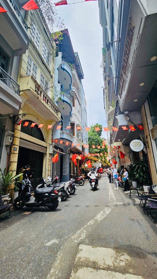 Bán nhà Mặt phố Hàng Hương Hoàn Kiếm 70m2-5T Vừa Ở Vừa KD 35 Tỷ Hàng Hương. 
