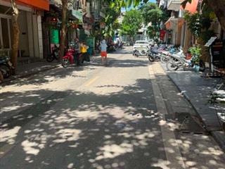 Bán nhà mặt phố Chân Cầm Hoàn Kiếm 121m2-4T MT6,4m Ko Quy Hoạch 88 Tỷ Chân Cầm. 