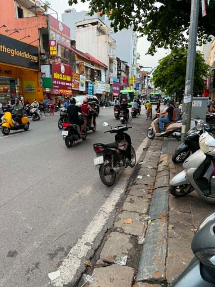 Bán nhà Mặt phố Bạch Mai Hai Bà Trưng 210m2-10T MT8,5m Ko Quy Hoạch 200 Tỷ Bạch Mai.  