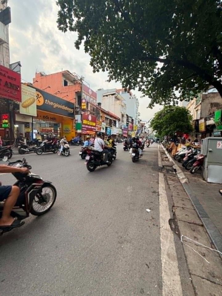 Bán nhà Mặt phố Bạch Mai Hai Bà Trưng 210m2-10T MT8,5m Ko Quy Hoạch 200 Tỷ Bạch Mai.  