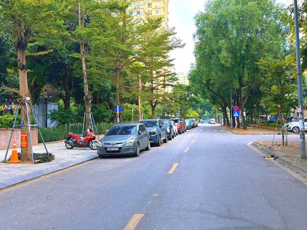 Bán Nhà Mặt Phố Đinh Núp Nam Trung Yên 114m2-5T MT6m Vỉa Hè 63,6 Tỷ Đinh Núp. 