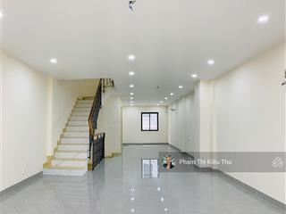 Shophouse mặt tiền đường song hành lakeview city dt 5x20m 5 tầng hoàn thiện mới 100% giá thuê 40tr