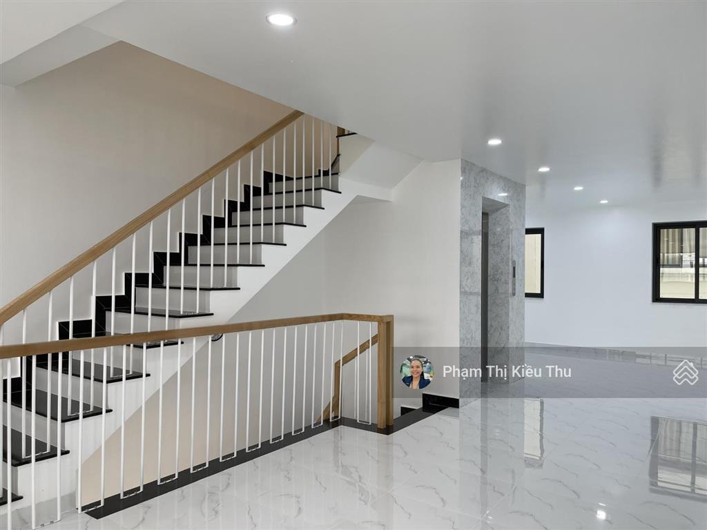 Shophouse mặt tiền đường song hành lakeview city dt 5x20m 5 tầng hoàn thiện mới 100% giá thuê 40tr