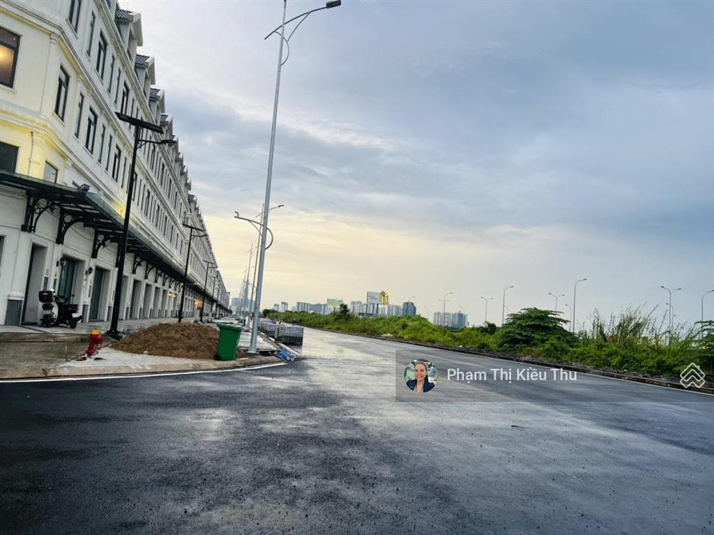 Shophouse mặt tiền đường song hành lakeview city dt 5x20m 5 tầng hoàn thiện mới 100% giá thuê 40tr