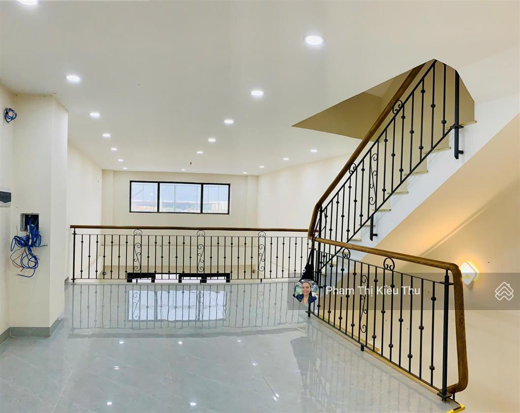 Shophouse mặt tiền đường song hành lakeview city dt 5x20m 5 tầng hoàn thiện mới 100% giá thuê 40tr