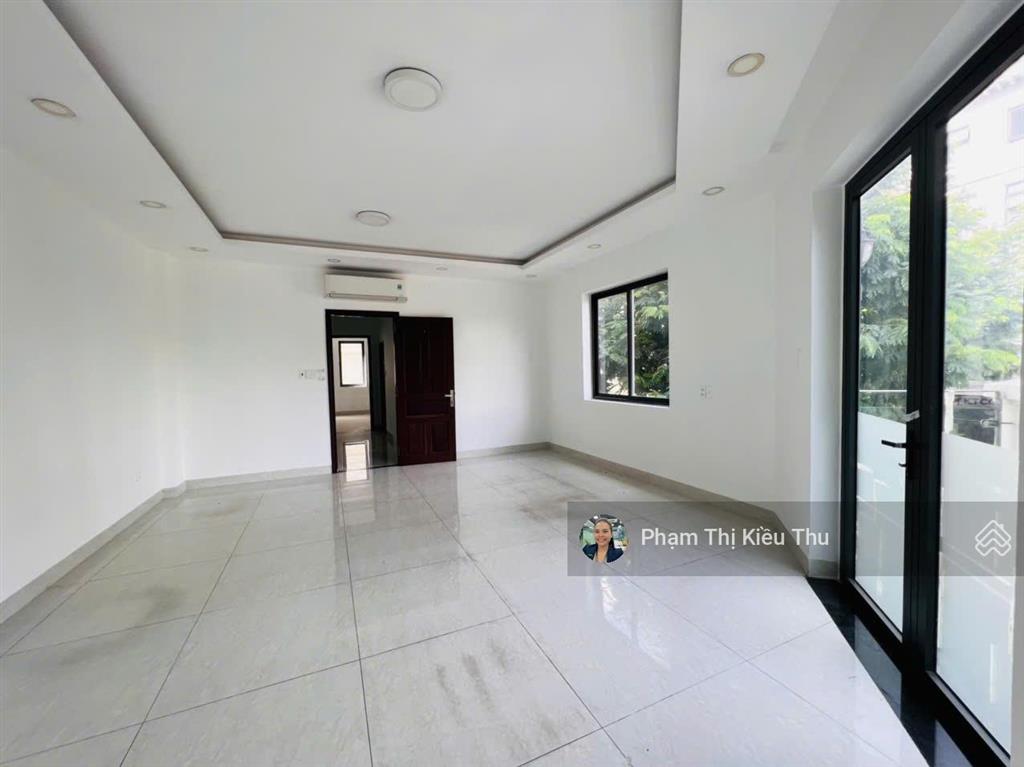 Cho thuê căn góc sân vườn 2 mặt tiền đường lớn lakeview city 8,6x20m 3 lầu hoàn thiện 6pn, 50tr/th