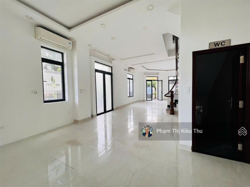 Cho thuê căn góc sân vườn 2 mặt tiền đường lớn lakeview city 8,6x20m 3 lầu hoàn thiện 6pn, 50tr/th