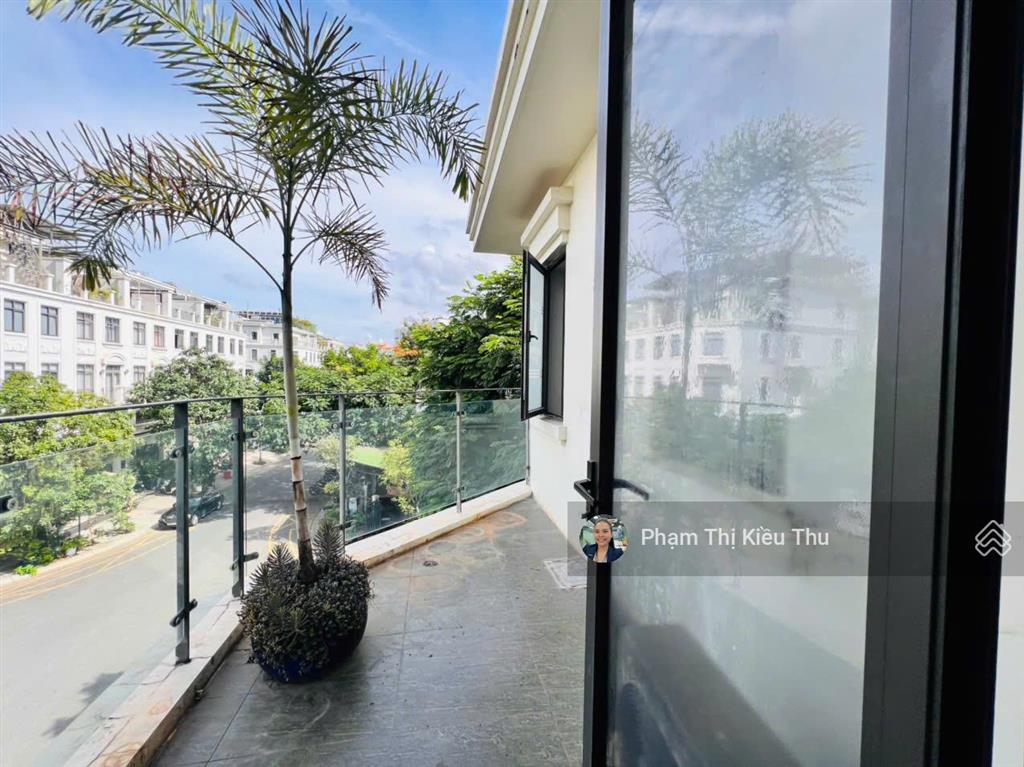 Cho thuê căn góc sân vườn 2 mặt tiền đường lớn lakeview city 8,6x20m 3 lầu hoàn thiện 6pn, 50tr/th