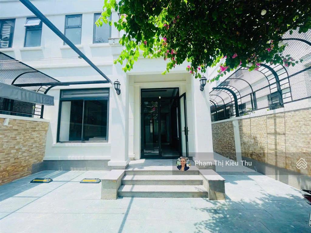 Biệt thự sân vườn view hồ lakeview city dt 176m cho thuê full nội thất đầy đủ bao phí quản lý,thuế