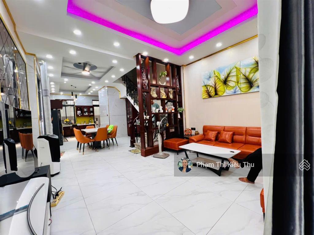 Chính chủ cần gửi bán gấp căn góc sân vườn lakeview city dt 7x20m 3lầu,tặng đầy đủ nội thất cao cấp