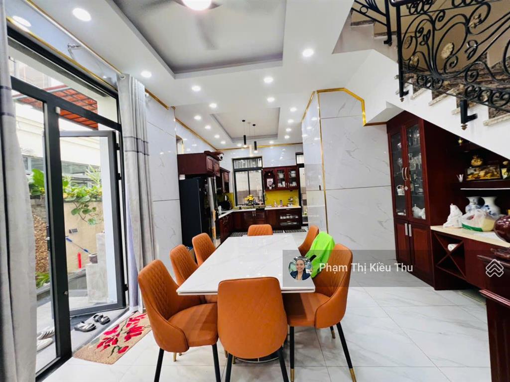 Chính chủ cần gửi bán gấp căn góc sân vườn lakeview city dt 7x20m 3lầu,tặng đầy đủ nội thất cao cấp