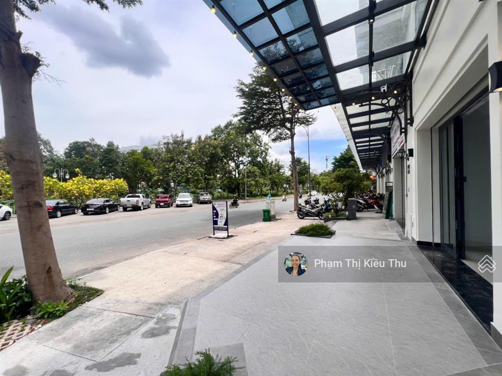 Lakeview city căn góc 2 mặt tiền shophouse mặt tiền trục chính dt 200m nhà hoàn thiện có thang máy