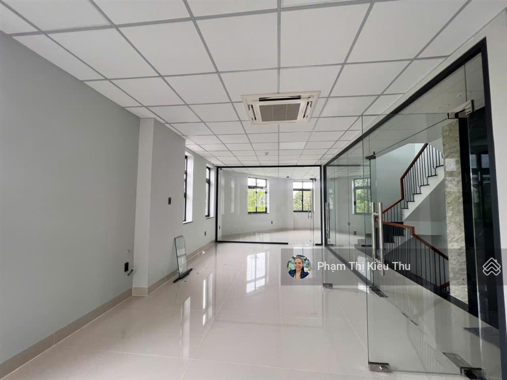 Lakeview city căn góc 2 mặt tiền shophouse mặt tiền trục chính dt 200m nhà hoàn thiện có thang máy