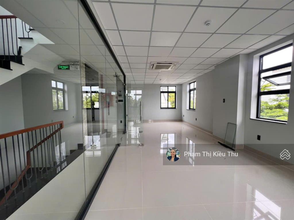 Lakeview city căn góc 2 mặt tiền shophouse mặt tiền trục chính dt 200m nhà hoàn thiện có thang máy