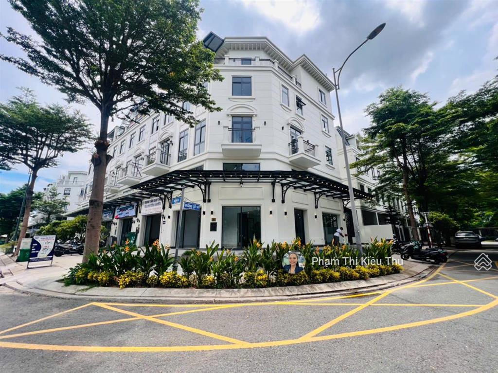 Lakeview city căn góc 2 mặt tiền shophouse mặt tiền trục chính dt 200m nhà hoàn thiện có thang máy