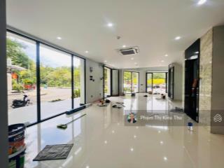 Lakeview city căn góc 2 mặt tiền shophouse mặt tiền trục chính dt 200m nhà hoàn thiện có thang máy