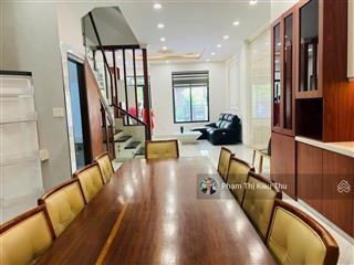 Chính chủ cần cho thuê nhà phố lakeview city full đầy đủ nội thất chỉ cần xách vali vào ở giá 30tr
