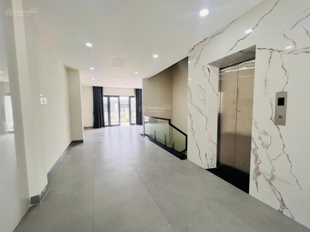 Cần cho thuê căn shophouse 5 tầng kđt lakeview city 5x20m nhà hoàn thiện cơ bản có thang máy